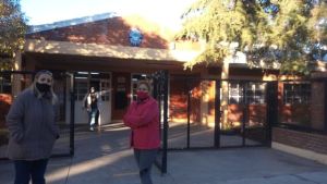 La Escuela 42 de Roca está sin clases y los padres proponen una marcha