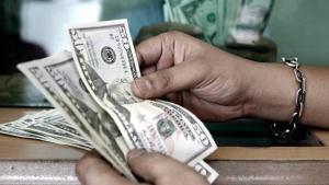 Dólar: en otra semana de alta presión por la demanda, el Gobierno emite deuda en pesos