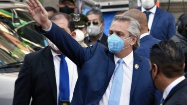 El presidente debe guardar aislamiento por quince días, desde que detectó el positivo.-