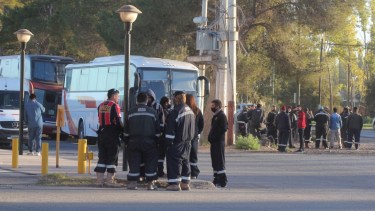 Las empresas intentan realizar los recambios de personal y trasladar a los operarios que quedaron varados. (Foto: Oscar Livera)