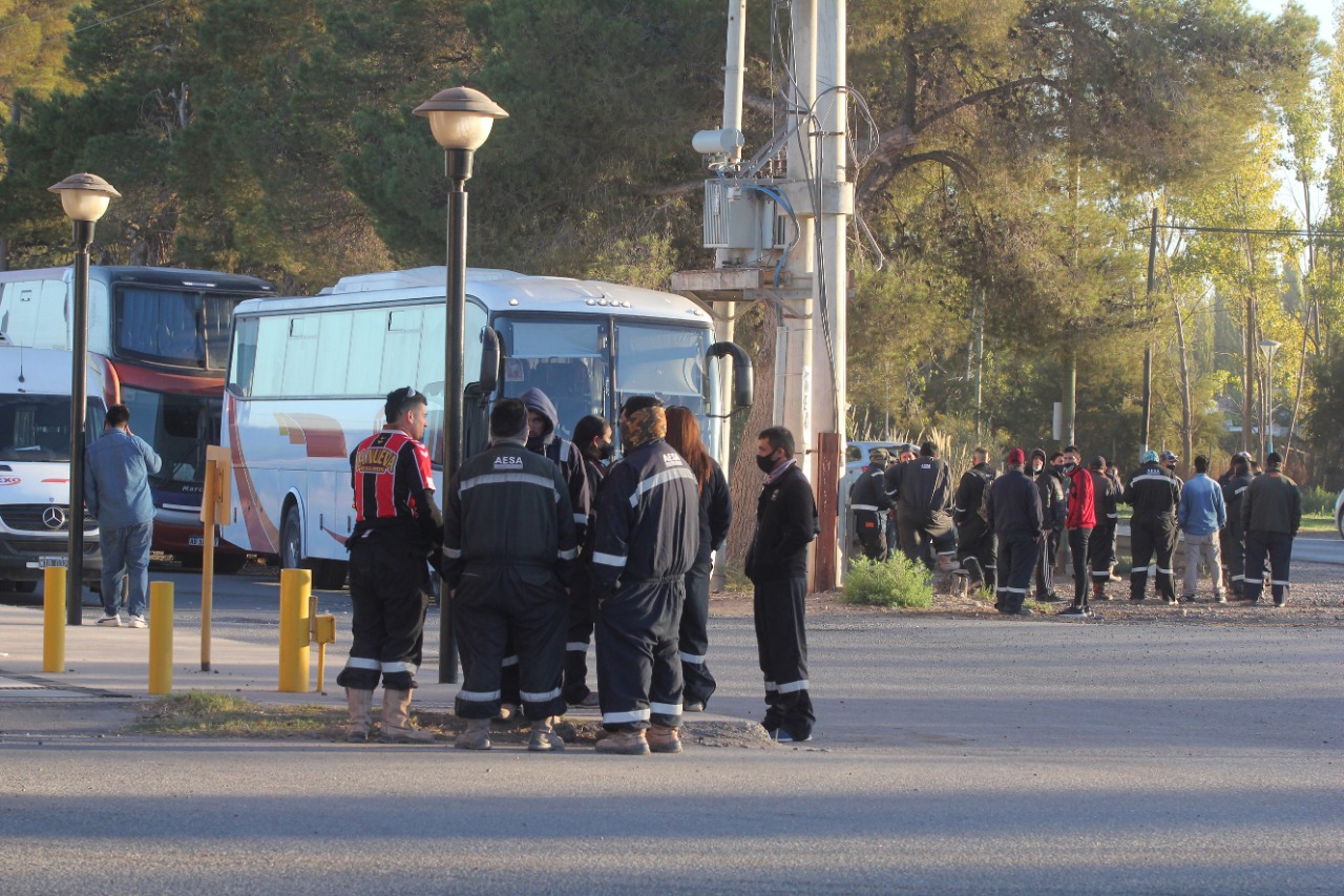 La protesta del personal de salud paralizó totalmente la actividad petrolera de Neuquén. (Foto: Oscar Livera)