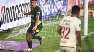 Libertadores: Defensa goleó a Universitario de Perú y es escolta del Palmeiras en el Grupo A