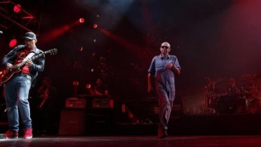 Gaspar Benegas y el Indio Solari. El guitarrista es parte de la banda desde 2004.