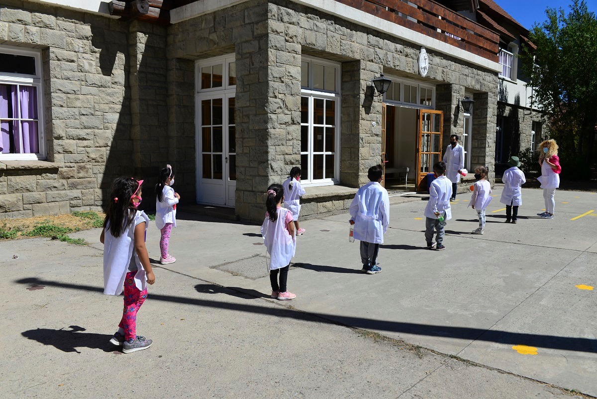 Suspenden 15 días las clases presenciales en Bariloche y Dina Huapi ...