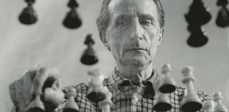 El libro repasa además la historia de Duchamp, considerado el artífice del arte conceptual.