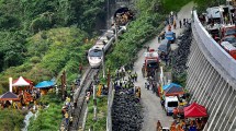 Imagen de Taiwán: al menos 51 muertos y 60 heridos tras descarrilar un tren