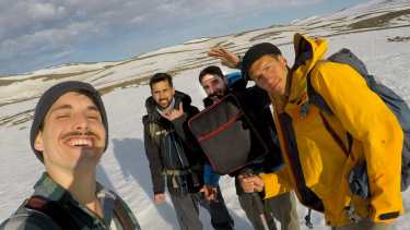 Del hielo al fuego: cuatro amigos hacen el viaje de sus sueños