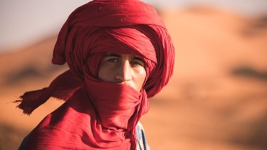 Llega a Neuquén la muestra del fotógrafo roquense que recorrió 47 países