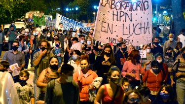 Los autoconvocados realizaron una marcha de antorchas la semana pasada. (Yamil Regules)