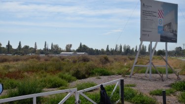 En la isla se construyen en la actualidad un mega edificio de oficinas y un centro de convenciones. (FOTO: Yamil Regules)