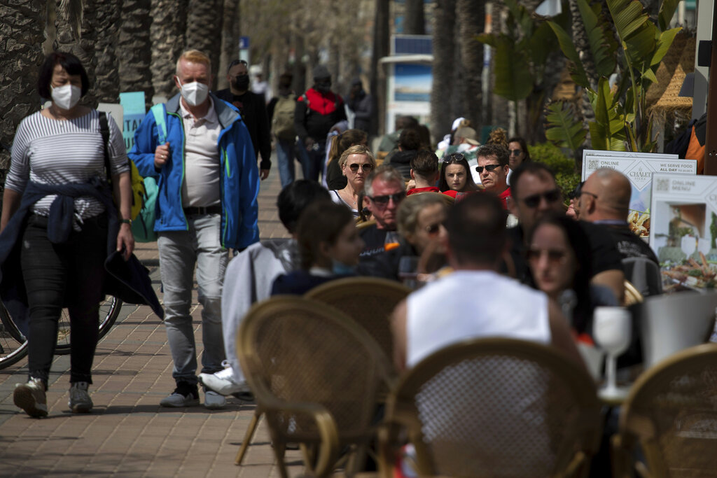 En España continúa en aumento la cantidad de casos y hay preocupación por la Semana Santa. (Foto: AP)