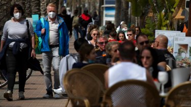 En España continúa en aumento la cantidad de casos y hay preocupación por la Semana Santa. (Foto: AP)