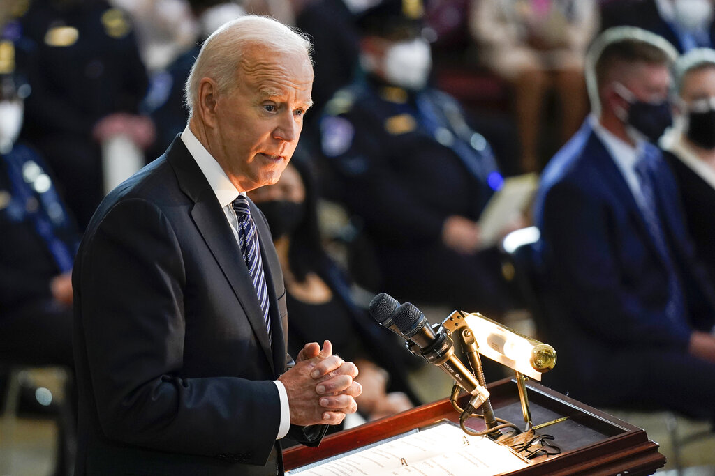 El presidente de EEUU Joe Biden en una ceremonia en el Capitolio en Washington el 13 de abril del 2021.  (Foto AP/J. Scott Applewhite, Pool)