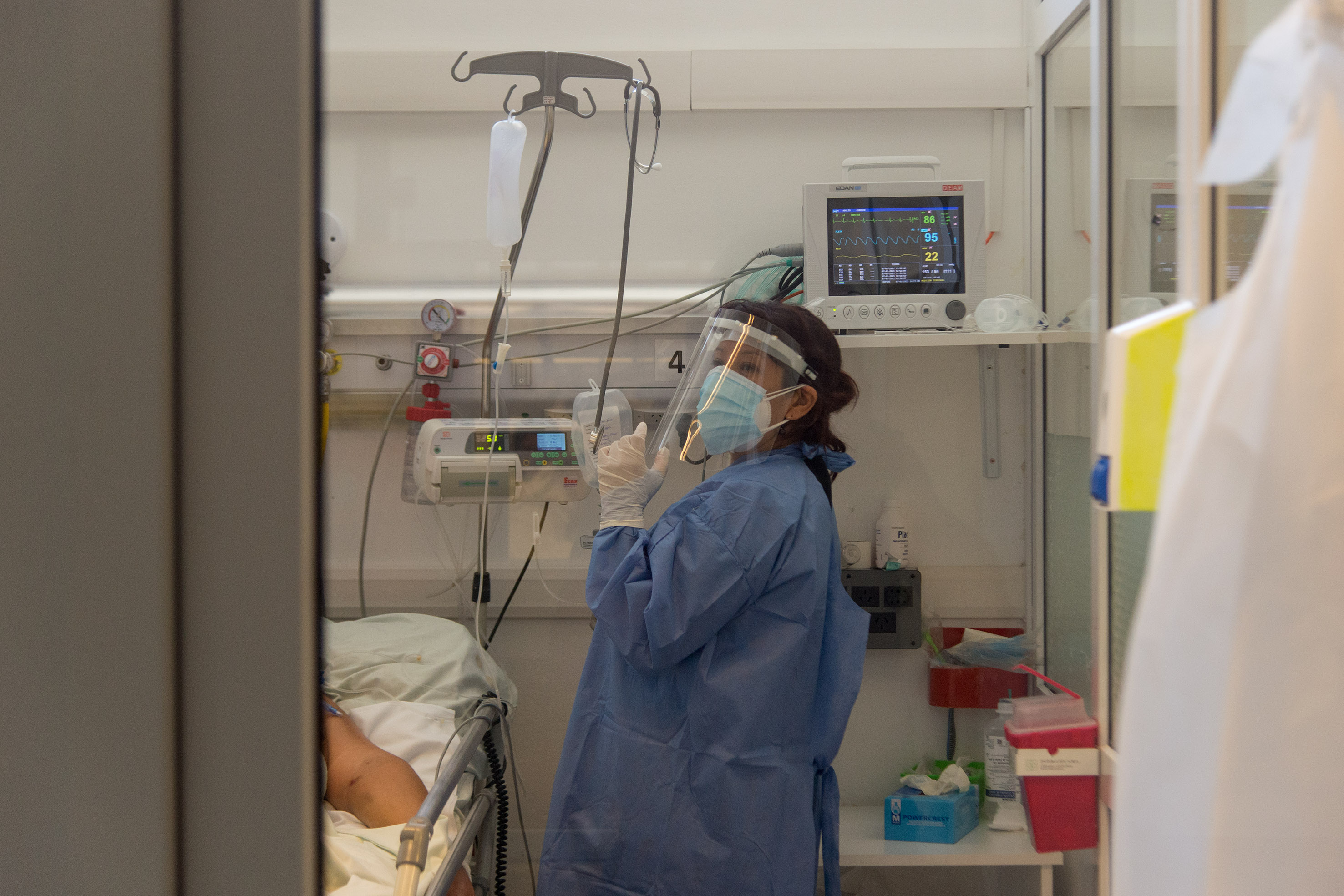 A pesar de la fuerte suba de los contagios por covid-19 en Bariloche, las unidades de terapia intensiva no están colapsadas por el momento. (foto de archivo)