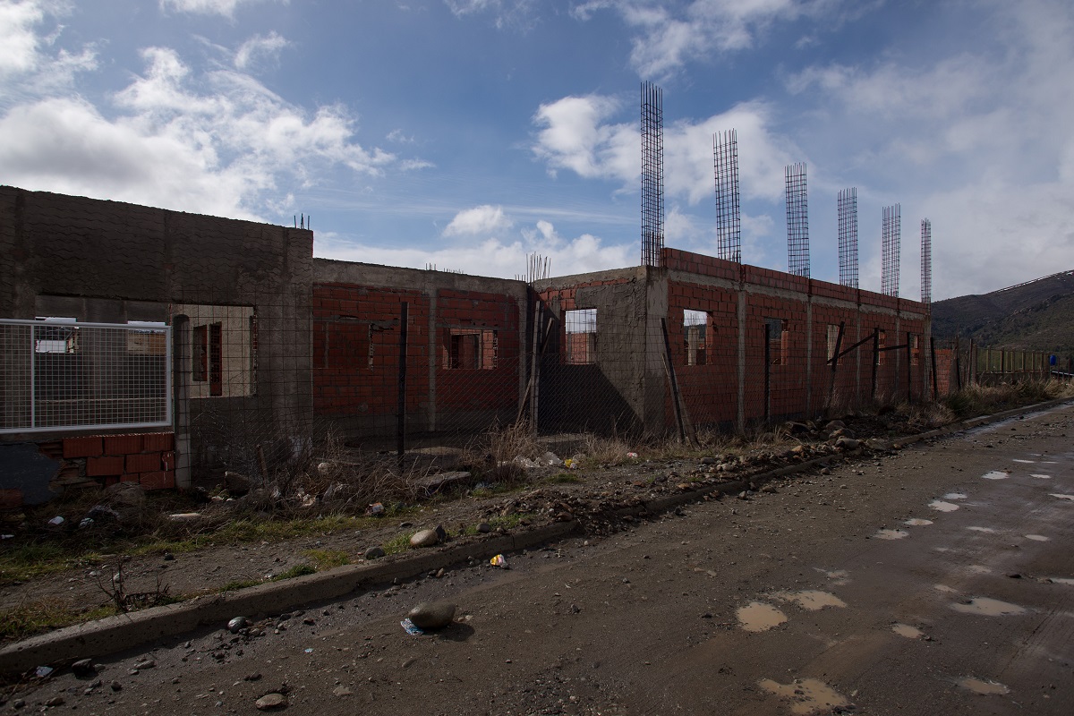 La obra de ampliación de la Escuela 315 de Bariloche quedó paralizada por incumplimientos de la constructora. Foto: Archivo