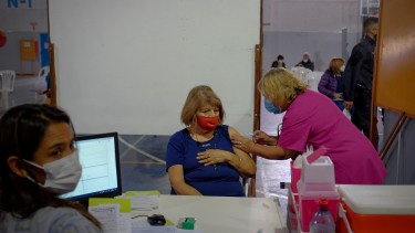 El domingo de 8 a 15 se vacunará a demanda en el gimnasio 1 de Bariloche. Archivo