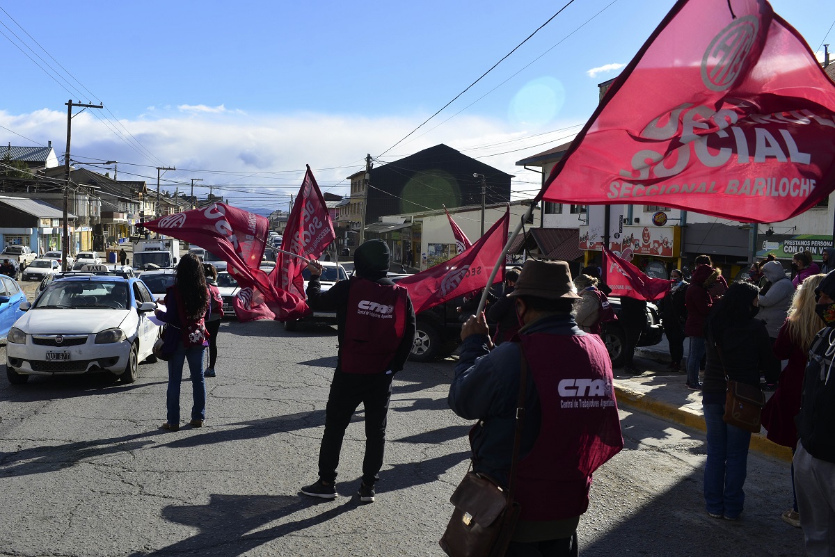 ATE Bariloche rechazó el acuerdo para incrementar los salarios un 22% en cinco cuotas desde julio. Archivo
