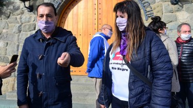 Jorge Molina junto a Patricia Lande reclamaron más restricciones en Bariloche. Foto: Alfredo Leiva