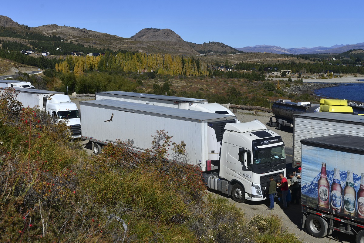 Desde hace dos días los camioneros chilenos están Los camioneros chilenos deberán contar con PCR negativo para ingresar a la Argentina. Foto. Alfredo Leiva