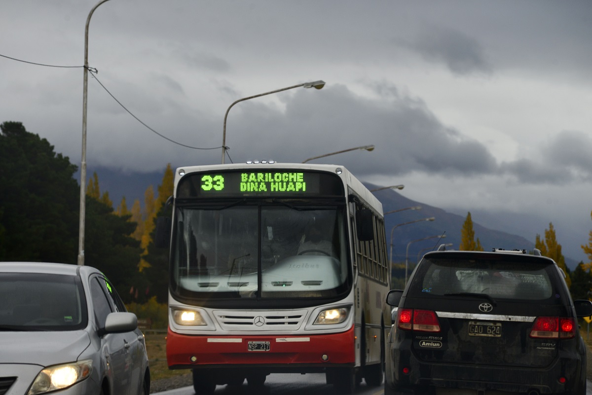 Viajar en la línea 33 desde Bariloche hasta Dina Huapi cuesta 128.18 pesos. Foto: archivo