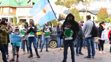 Un grupo de padres comenzó a movilizarse a partir de la suspensión de clases. Foto: Alfredo Leiva