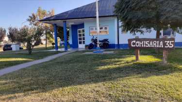 Personal de la Comisaría 35 de Regina busca al conductor que mató a una mujer en la noche del lunes.