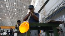 Imagen de Cutral Co tiene la primera fábrica de vidrios en el parque tecnológico