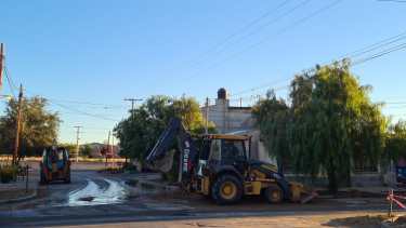 La enorme pérdida de gas en Cutral Co fue reparada durante la madrugada. (Andrea Vázquez)