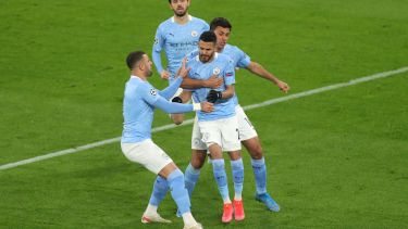 Mahrez metió el empate del City de penal.