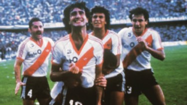 Se cumplen 35 años del gol del Beto Alonso con la pelota naranja. 