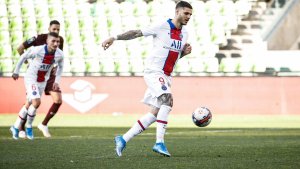 Mauro Icardi y Lucas Alario festejaron en Europa