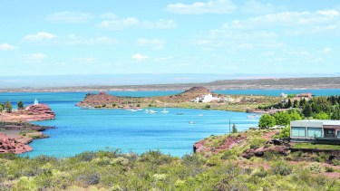 Un finde largo entre dinosaurios y playas en Villa El Chocón