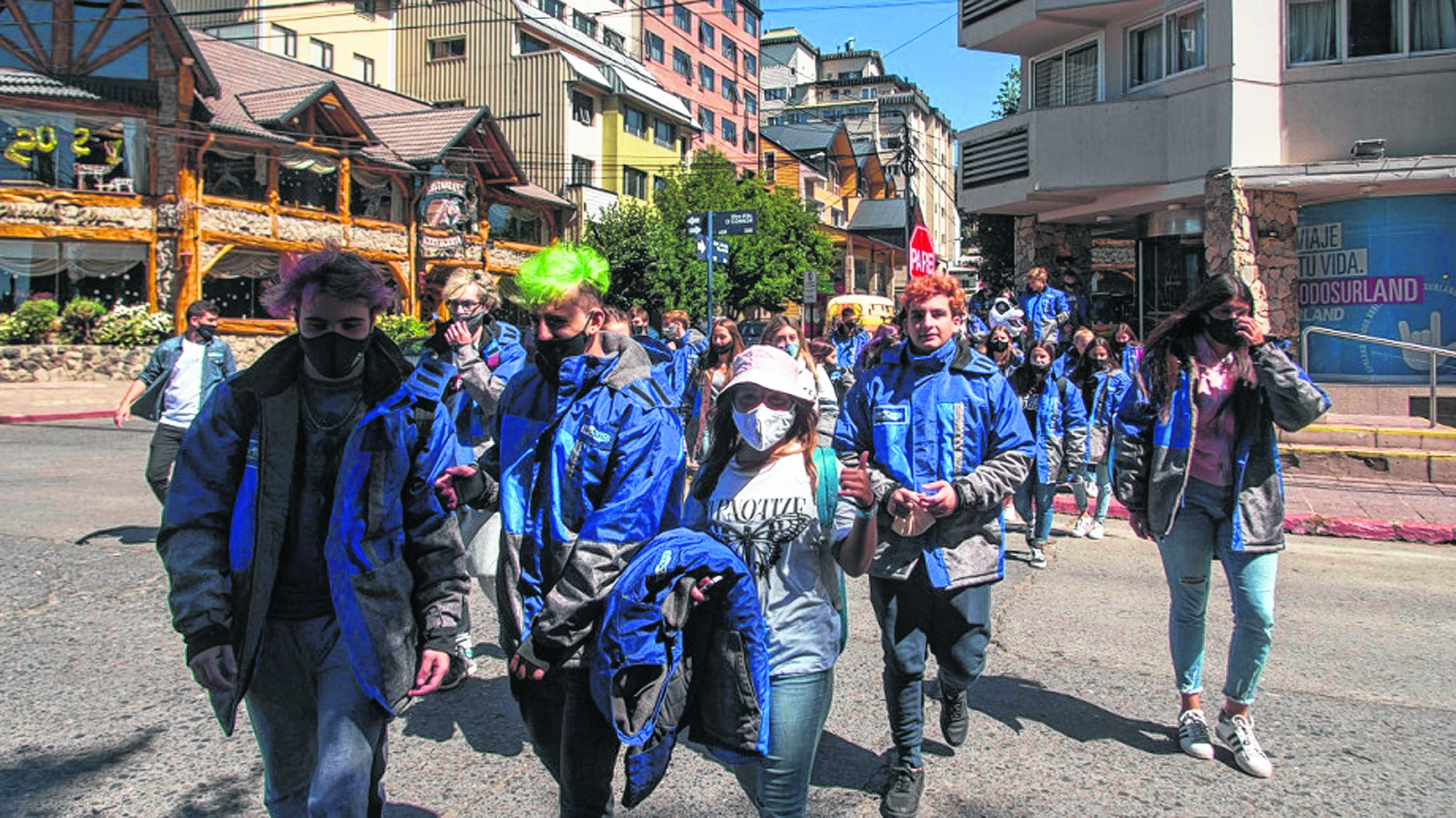 Este domingo arribarán los primeros egresados oficialmente a Bariloche, informó el secretario municipal de Turismo, Gastón Burlón. (Foto de archivo)