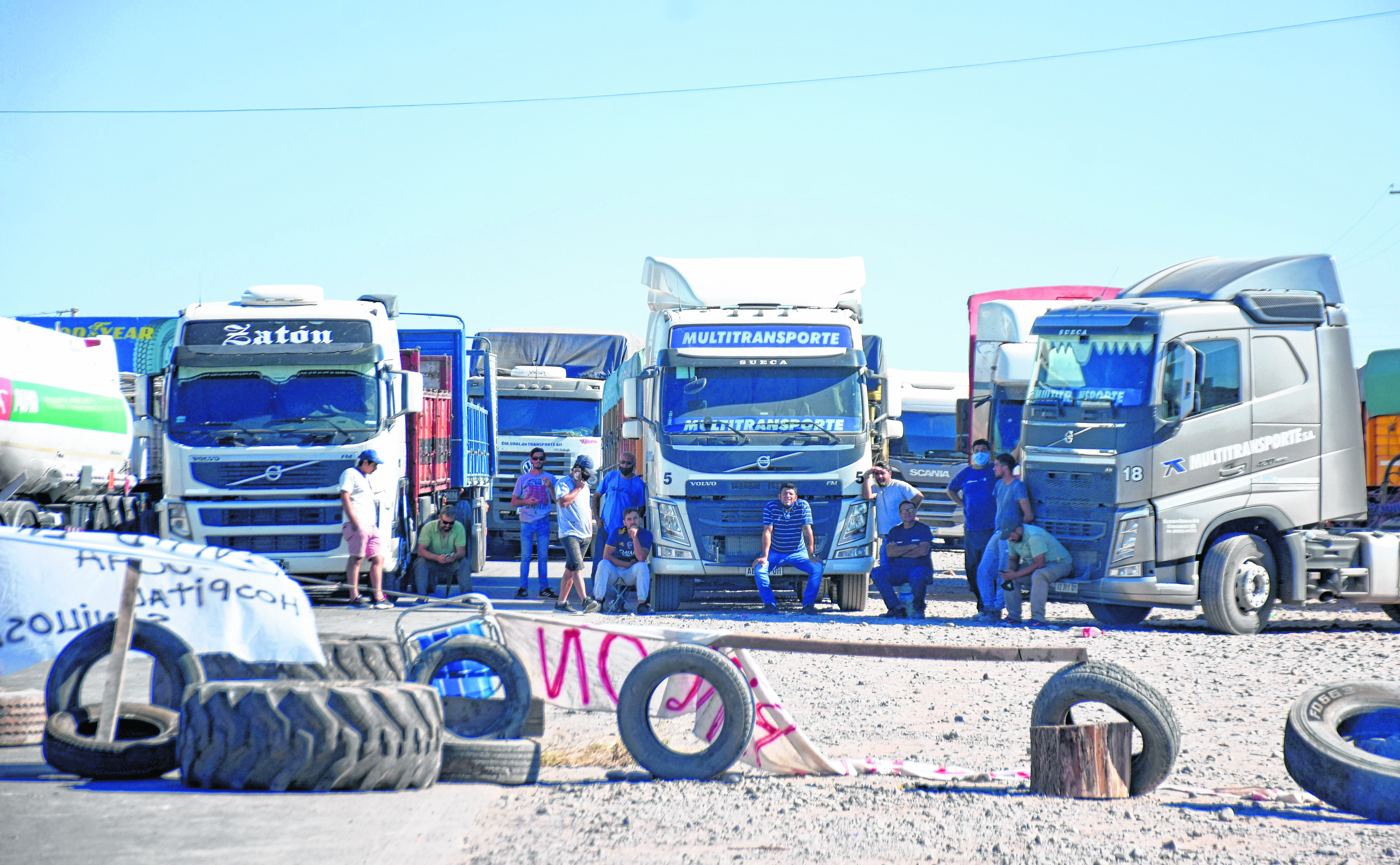 Los camiones permanecen varios días varados por los cortes de ruta. Foto: archivo
