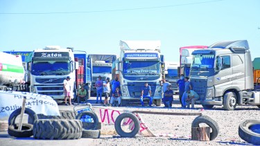 Los camiones permanecen varios días varados por los cortes de ruta. Foto: archivo