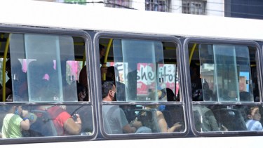 En Jujuy será obligatorio presentar el carnet de vacunación para viajar en colectivo. (Foto archivo Florencia Salto).-