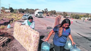 Trabajadores de Salud despejaron las rutas en Vaca Muerta, pero crece el conflicto con Chile por Samoré