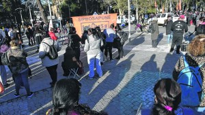 Profesionales de salud de Neuquén inician paro por dos días