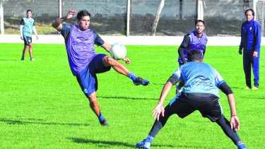 Últimos entrenamientos del  Albiceleste con vistas al debut del domingo contra Ferro de General Pico. Será local en Patagones. 