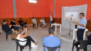 El Subsecretario de Obras y Infraestructura, Daniel Bengochea, explicó los trabajos que deben realizarse en cada localidad para conectarlas al gas natural. Foto: José Mellado
