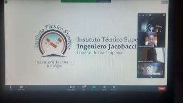 A través de una reunión por ZOOM de la que participaron cerca de 60 personas, Cascos Verdes y el ITS de Jacobacci lanzó la nueva propuesta educativa. Foto: José Mellado. 