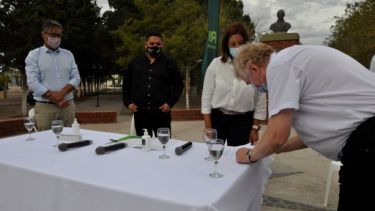 Con contrato de inicio de obra se firmó este lunes entre la provincia y la empresa Ales. S.A. Foto: José Mellado. 