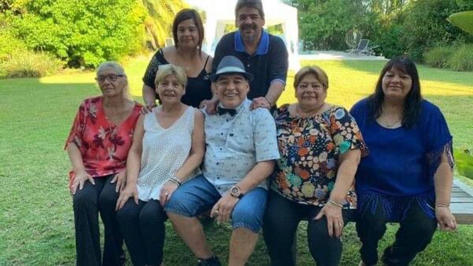 Las hermanas de Maradona son cinco mujeres, a las que se suman dos varones más: Hugo y Raúl.-