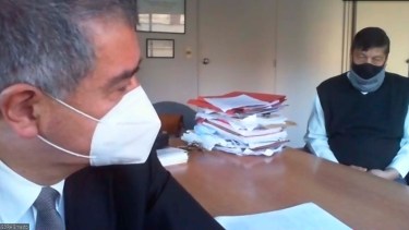 En primer plano, el abogado Ernesto Saavedra; detrás, Kopprio, en la audiencia de ayer.