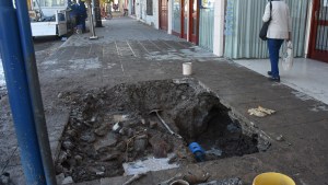 Otra vez, vecinos de la zona baja de Roca están sin agua