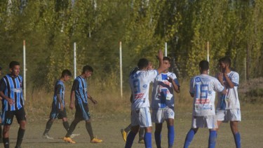 Atlético Regina va por su segundo triunfo ante Mainqué. (Foto: Emiliana Cantera)