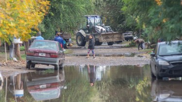Las tareas de desagote se realizan en las zonas más afectadas por la gran cantidad de agua acumulada.