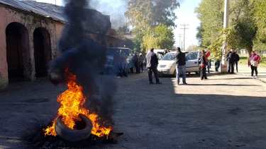 Trabajadores del empaque de La Reginense reclaman por sueldo adeudados. (Foto Néstor Salas)