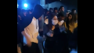 Video: desalojaron una fiesta clandestina en Viedma