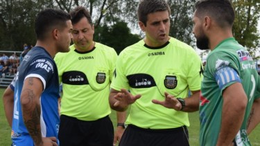 Morón dirigió el último Cipo - Olimpo, con goleada 5 a 0 para los bahienses.